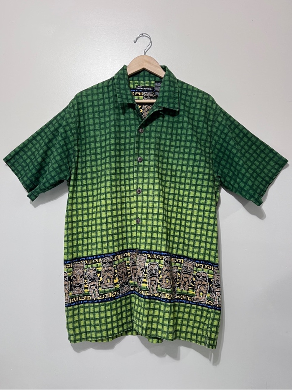 No Boundaries Short Sleeve Button Down Tiki Print Shirt Size Large Summer Casual